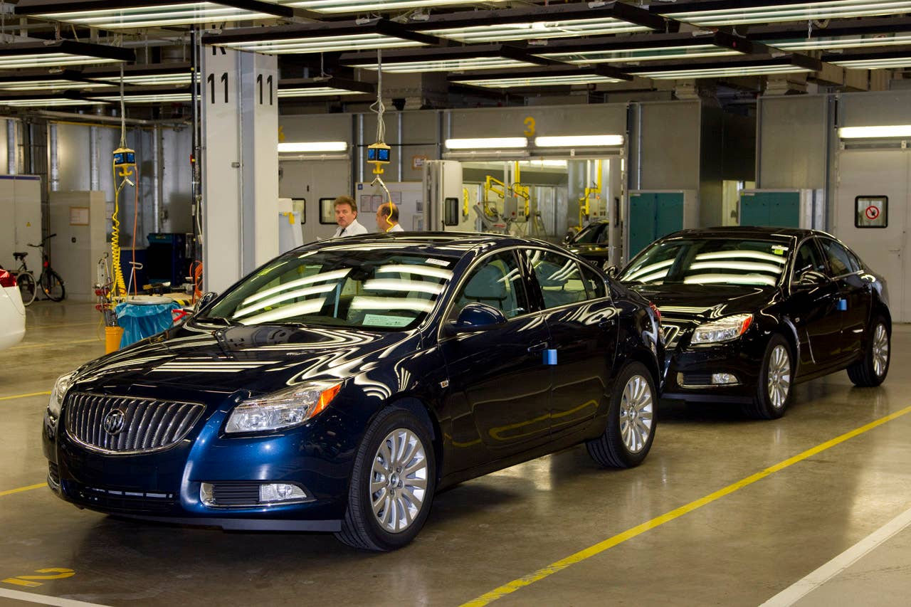 Buick Regal on the Russellsheim assembly line