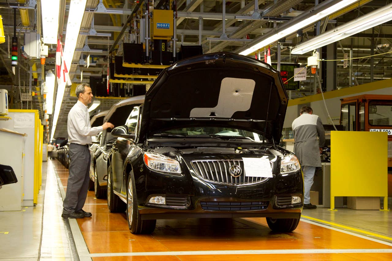 Buick Regal on the Russellsheim assembly line
