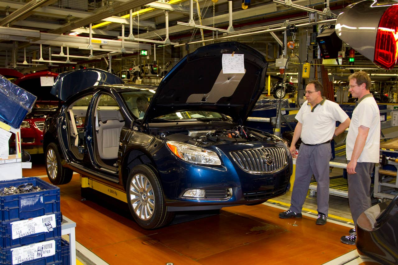 Buick Regal on the Russellsheim assembly line