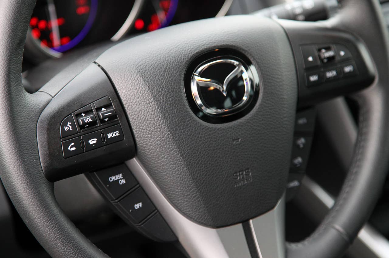 2011 Mazda CX-7 steering wheel