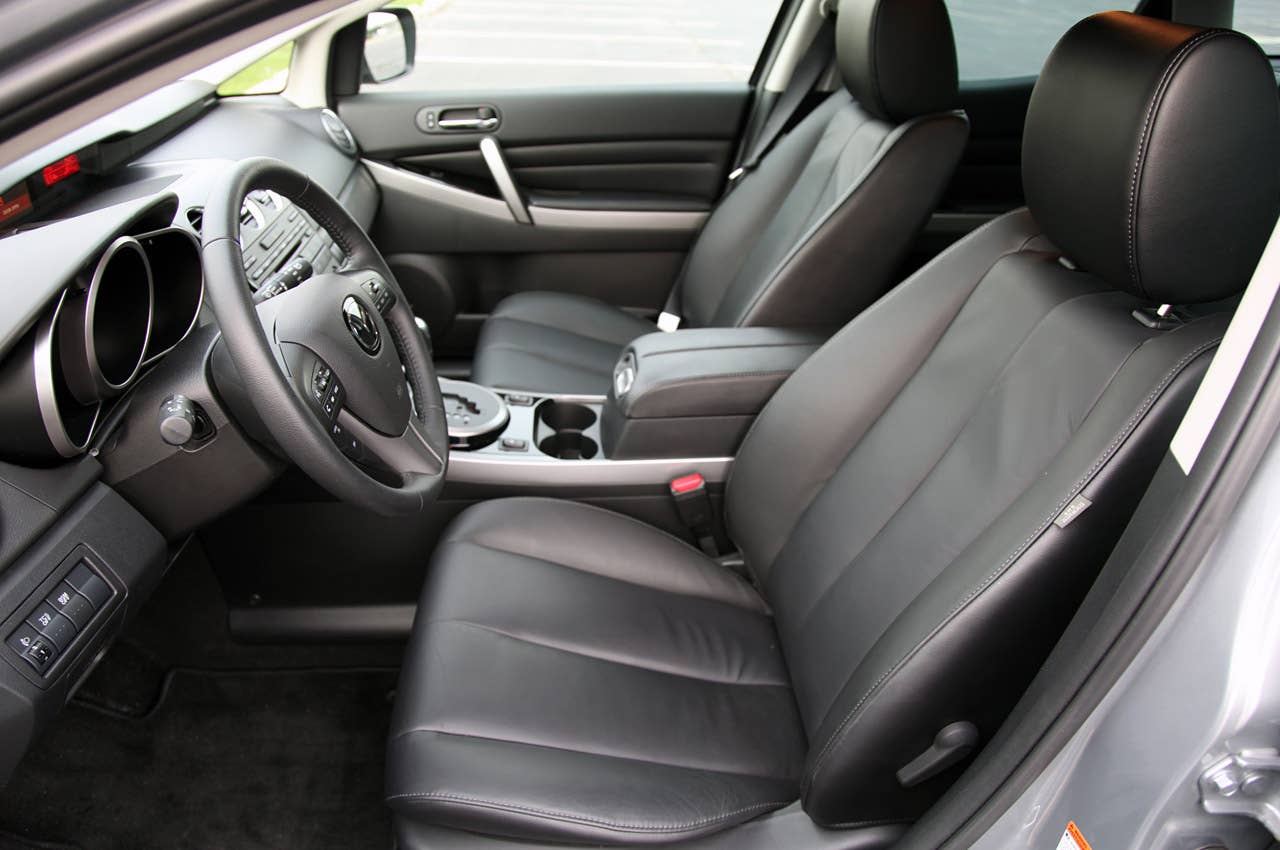 2011 Mazda CX-7 front seats