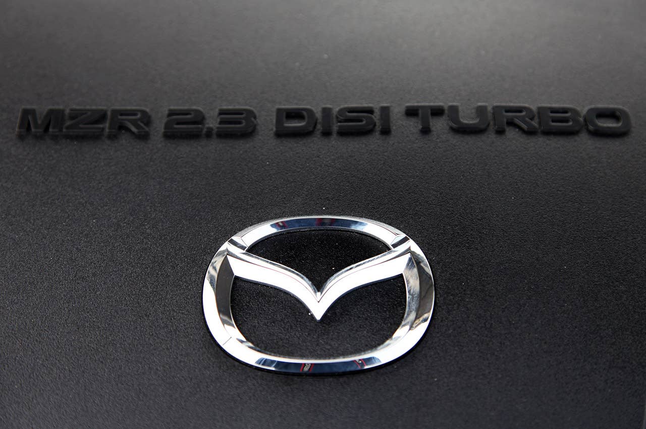 2011 Mazda CX-7 engine detail