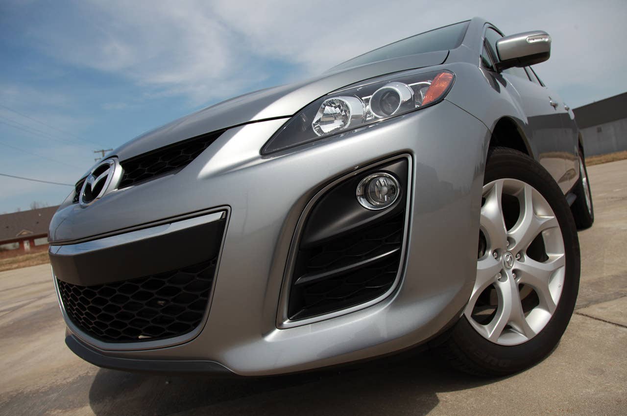 2011 Mazda CX-7 front 3/4 view
