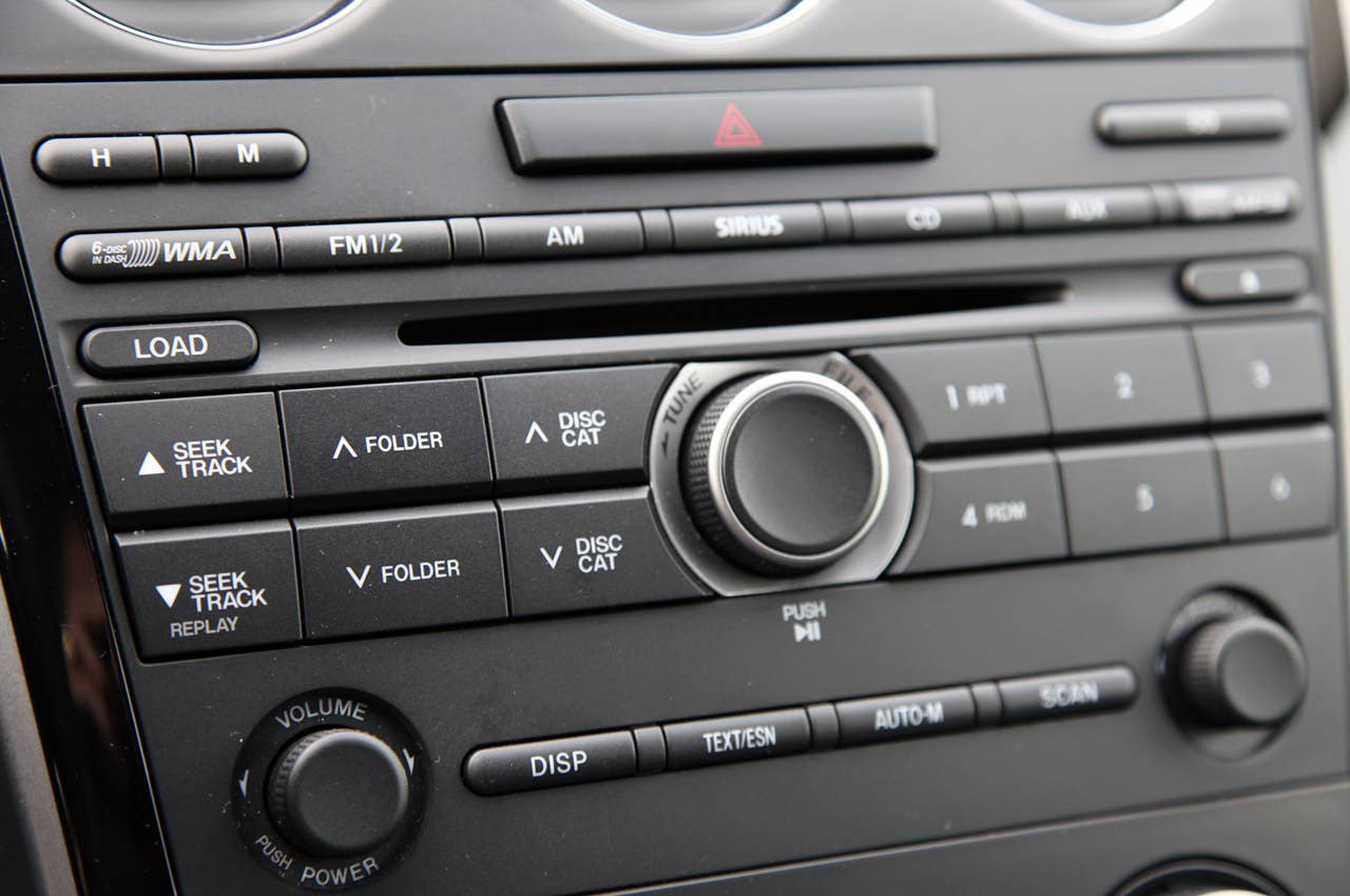 2011 Mazda CX-7 audio controls