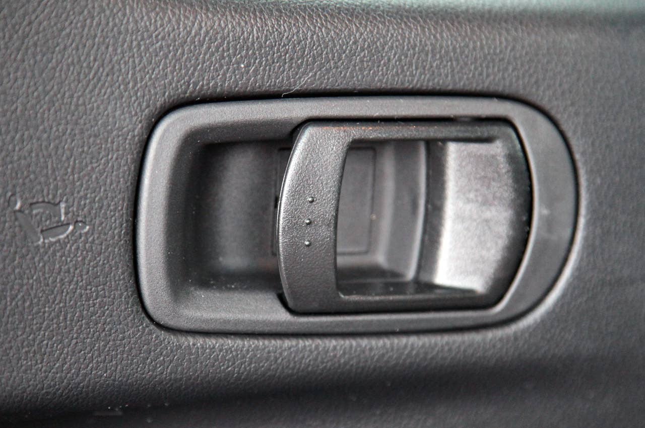 2011 Mazda CX-7 rear seat lever