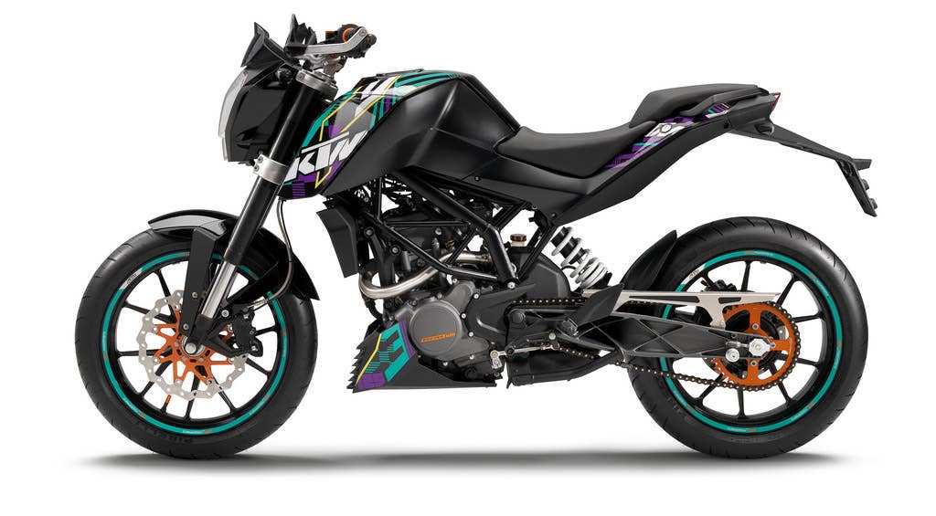 2011 KTM 125 Duke side