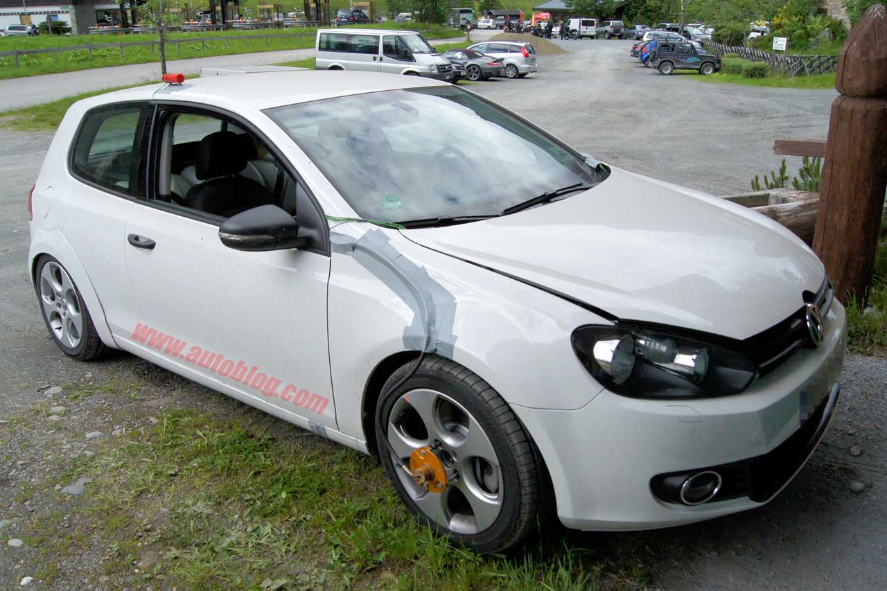 Volkswagen Golf GTI and R Mules