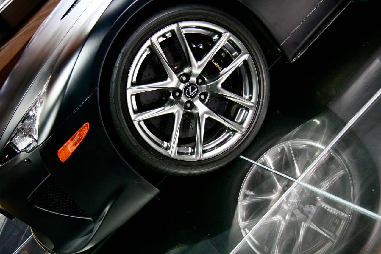 Lexus LF-A reflections