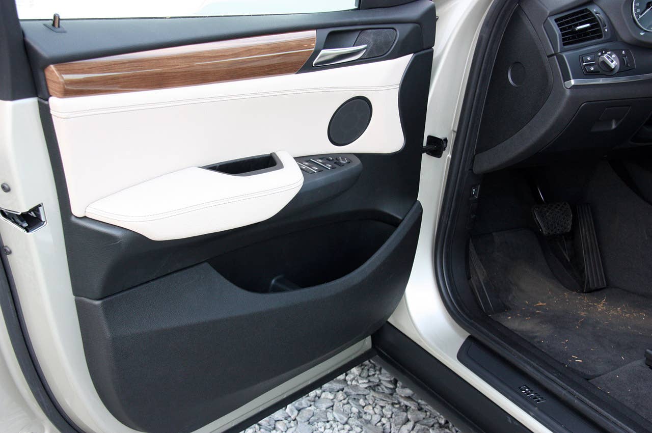 2011 BMW X3 door panel