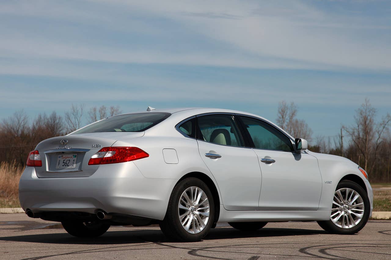 2012 Infiniti M35h rear 3/4 view