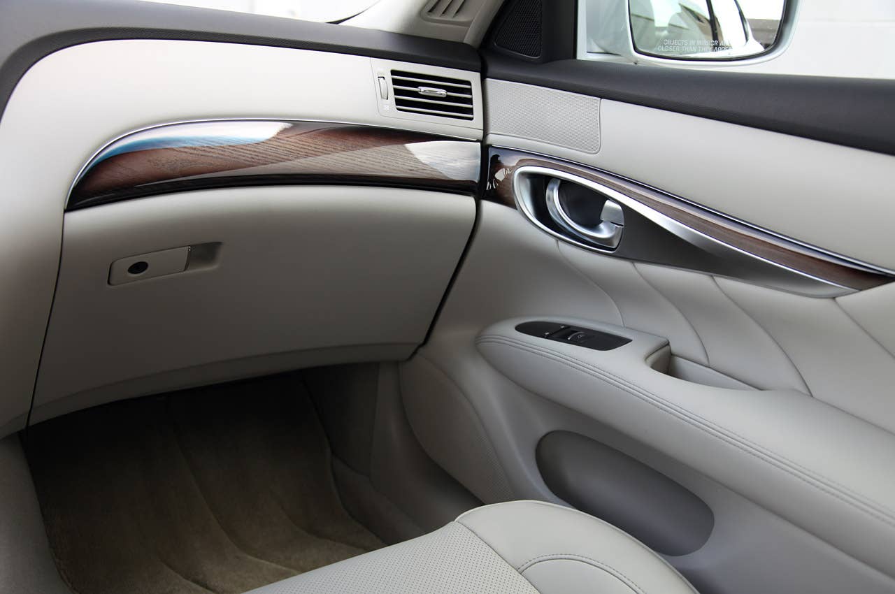 2012 Infiniti M35h wood trim