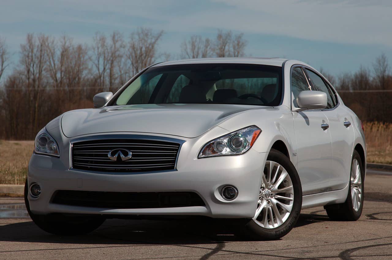2012 Infiniti M35h front 3/4 view