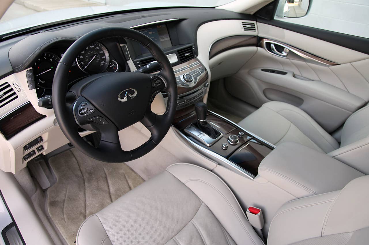 2012 Infiniti M35h interior