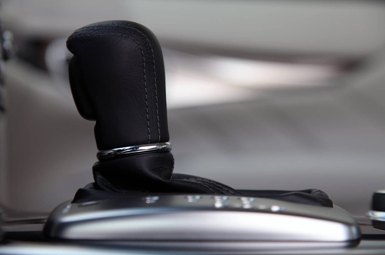 2012 Infiniti M35h shifter