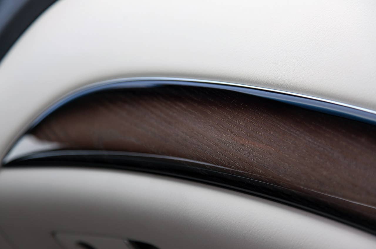 2012 Infiniti M35h wood trim