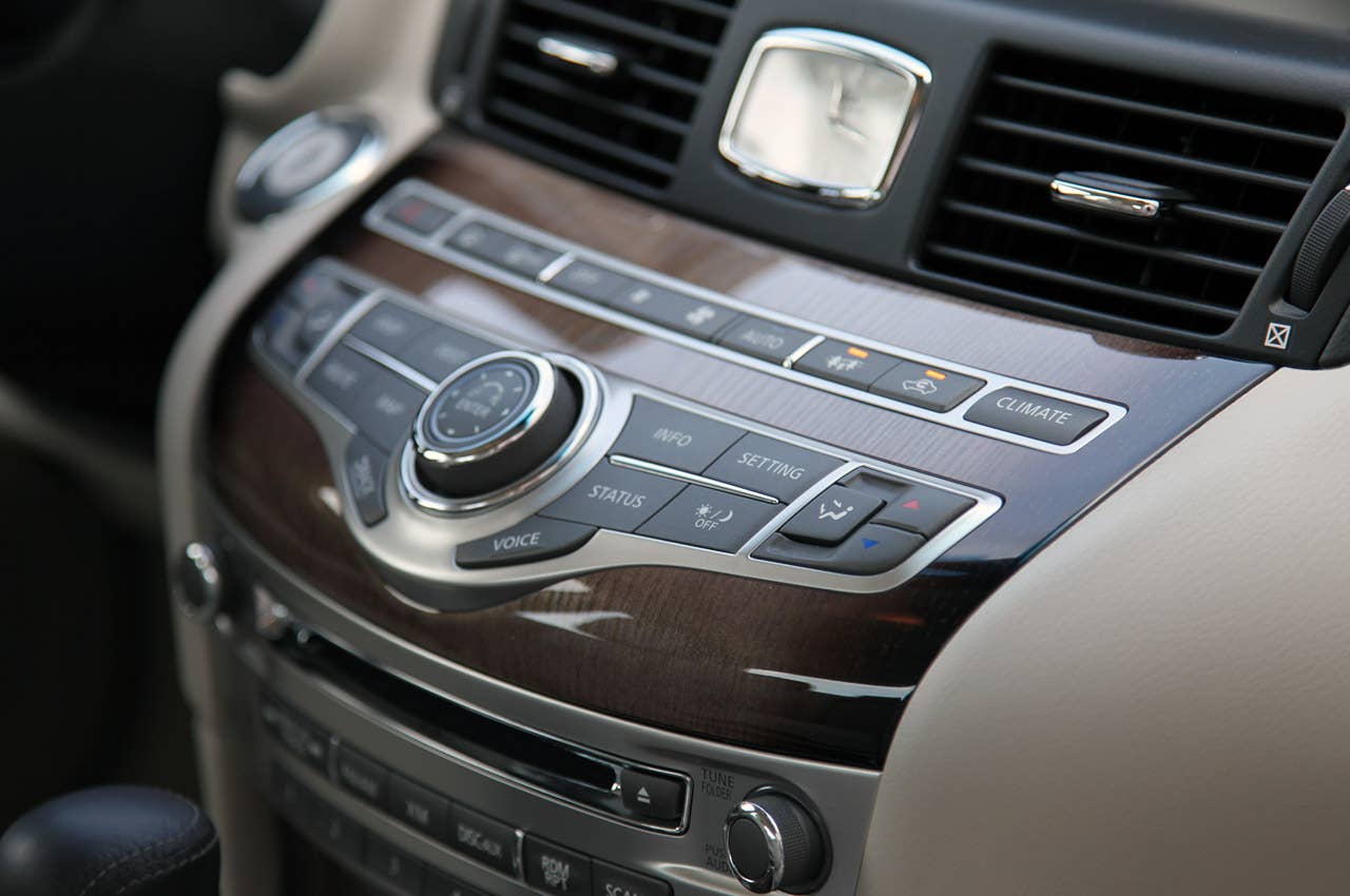 2012 Infiniti M35h instrument panel