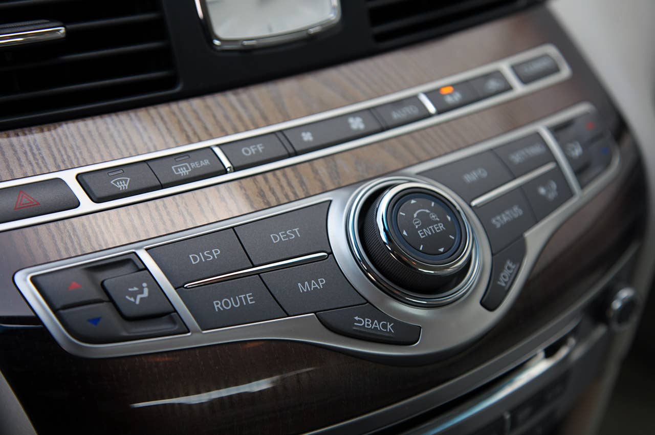 2012 Infiniti M35h instrument panel