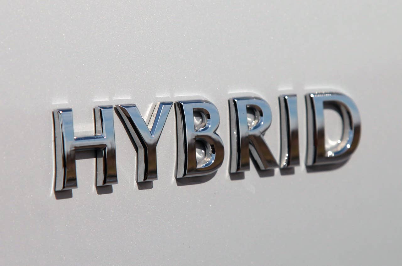 2012 Infiniti M35h badge