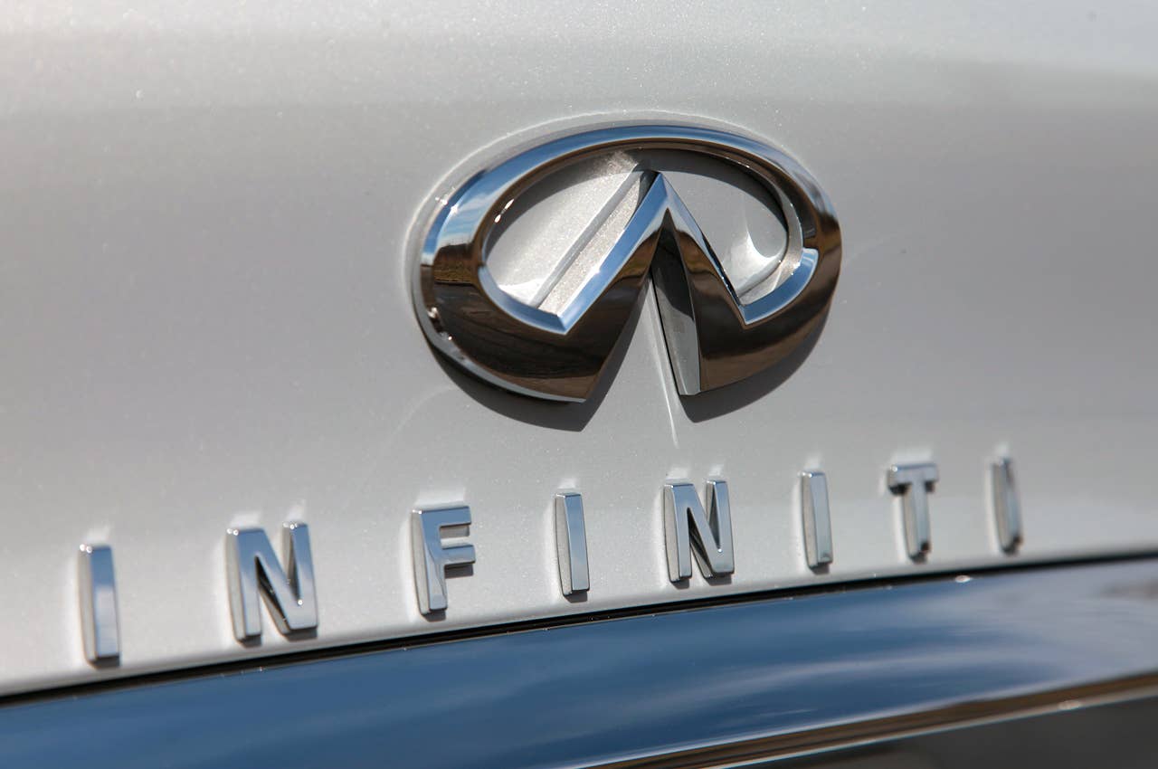 2012 Infiniti M35h badge
