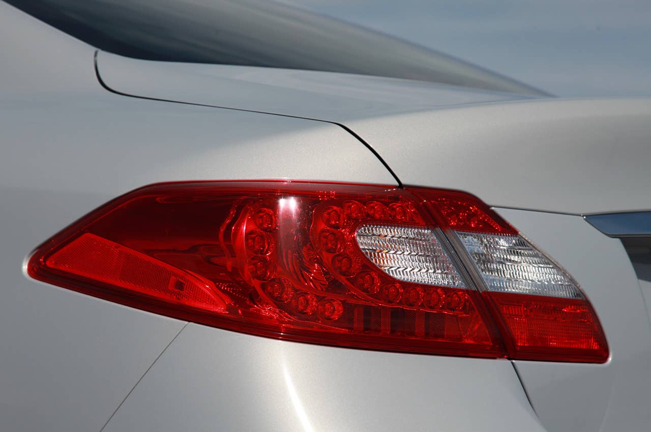 2012 Infiniti M35h taillight