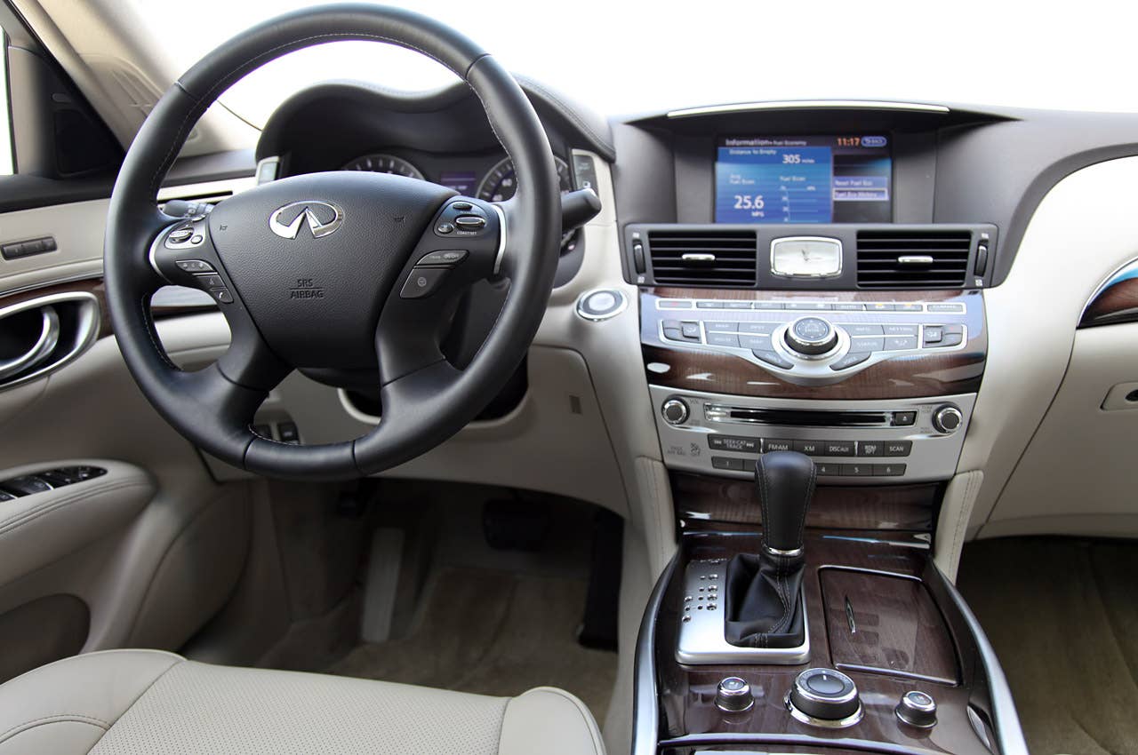 2012 Infiniti M35h interior
