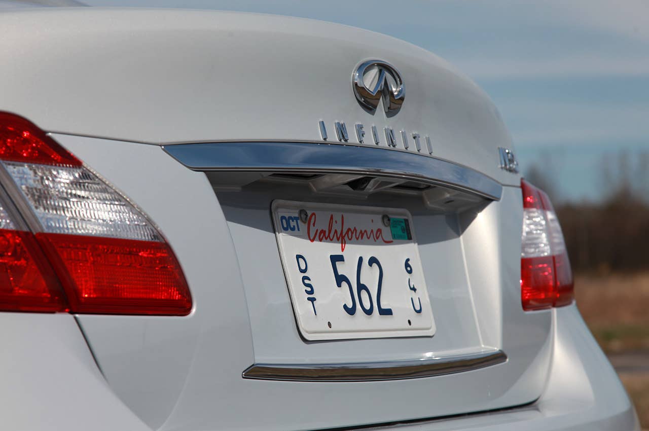2012 Infiniti M35h rear detail