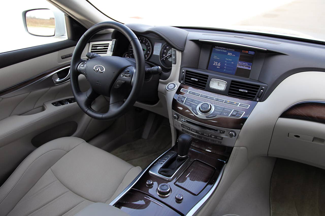 2012 Infiniti M35h interior