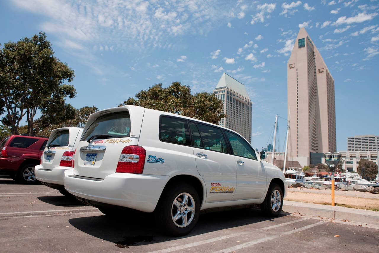 Toyota FCHV-adv-2010
