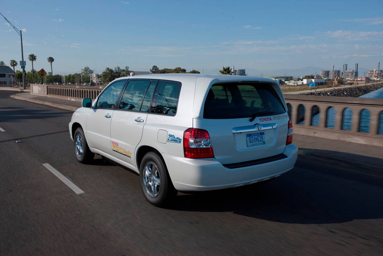 Toyota FCHV-adv-2010