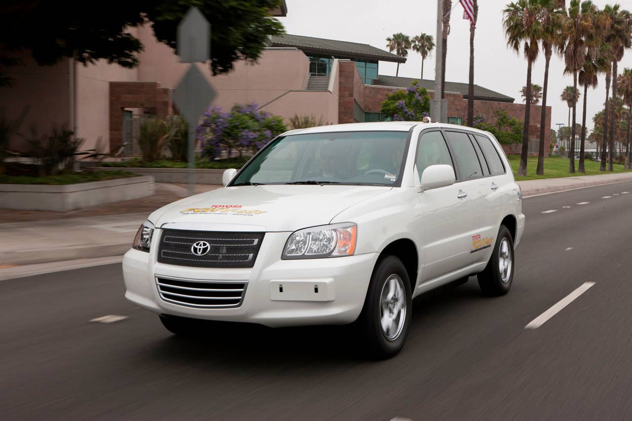 Toyota FCHV-adv-2010