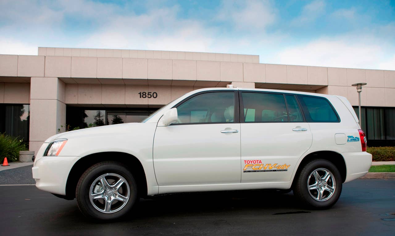 Toyota FCHV-adv-2010
