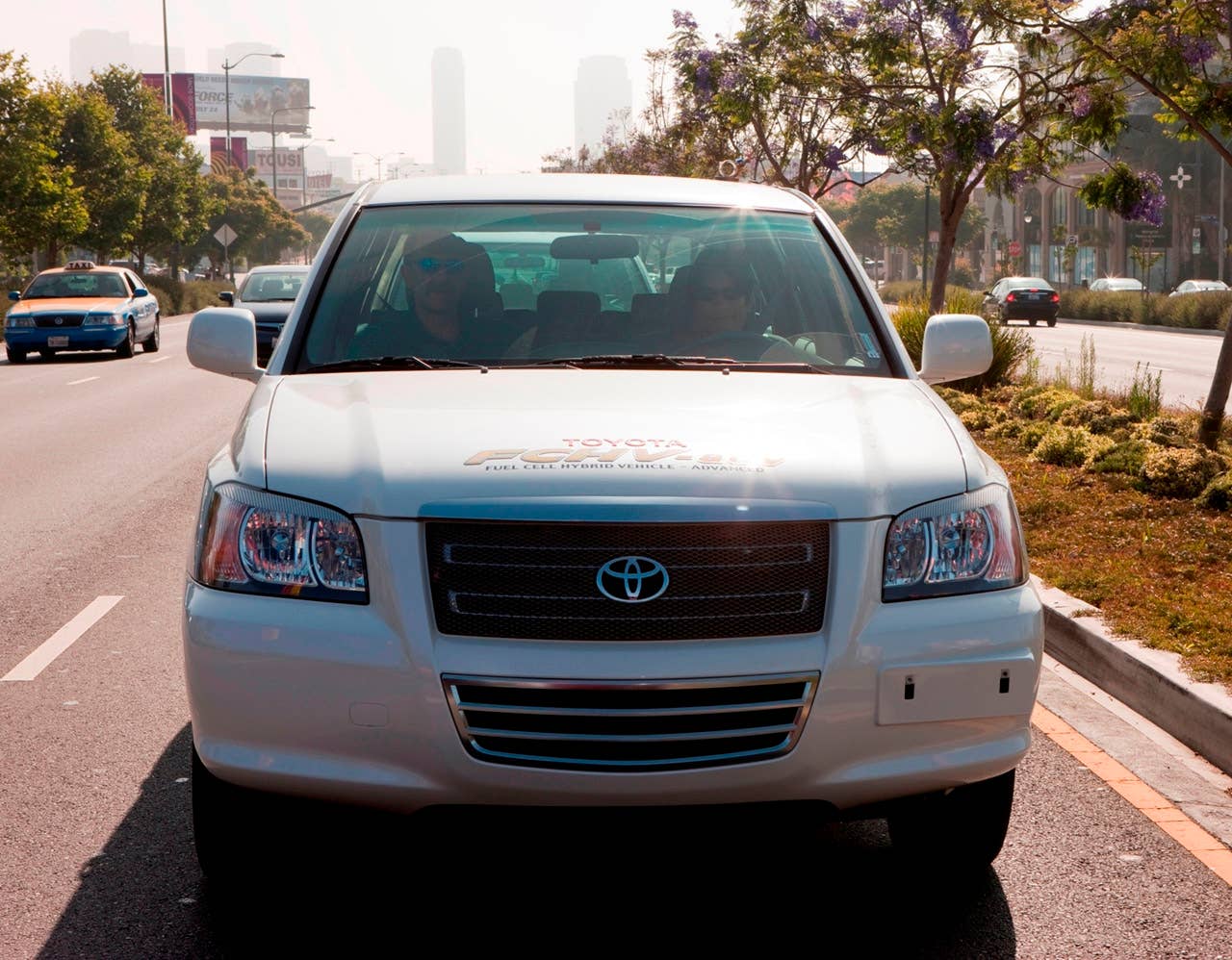 Toyota FCHV-adv-2010