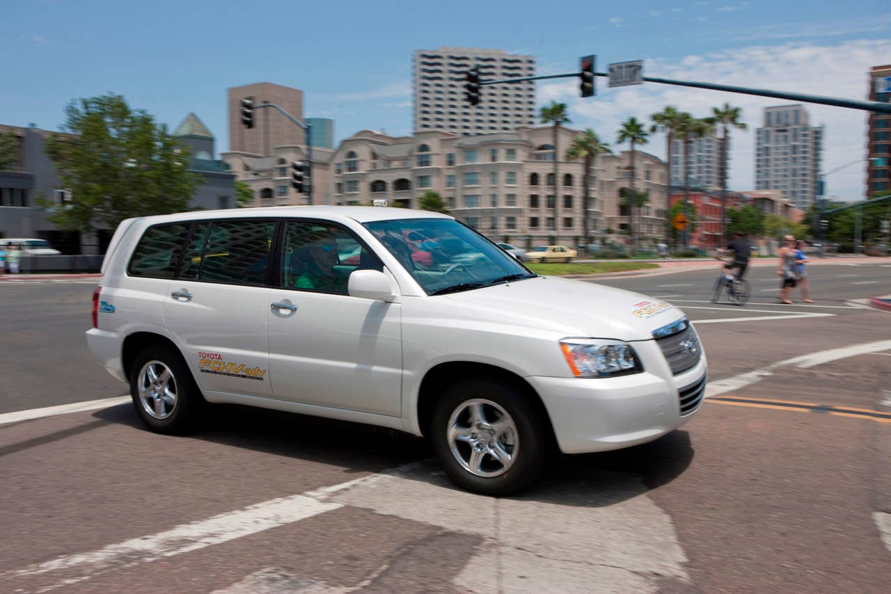 Toyota FCHV-adv-2010