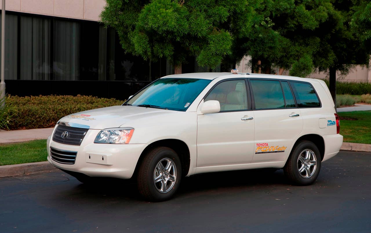 Toyota FCHV-adv-2010