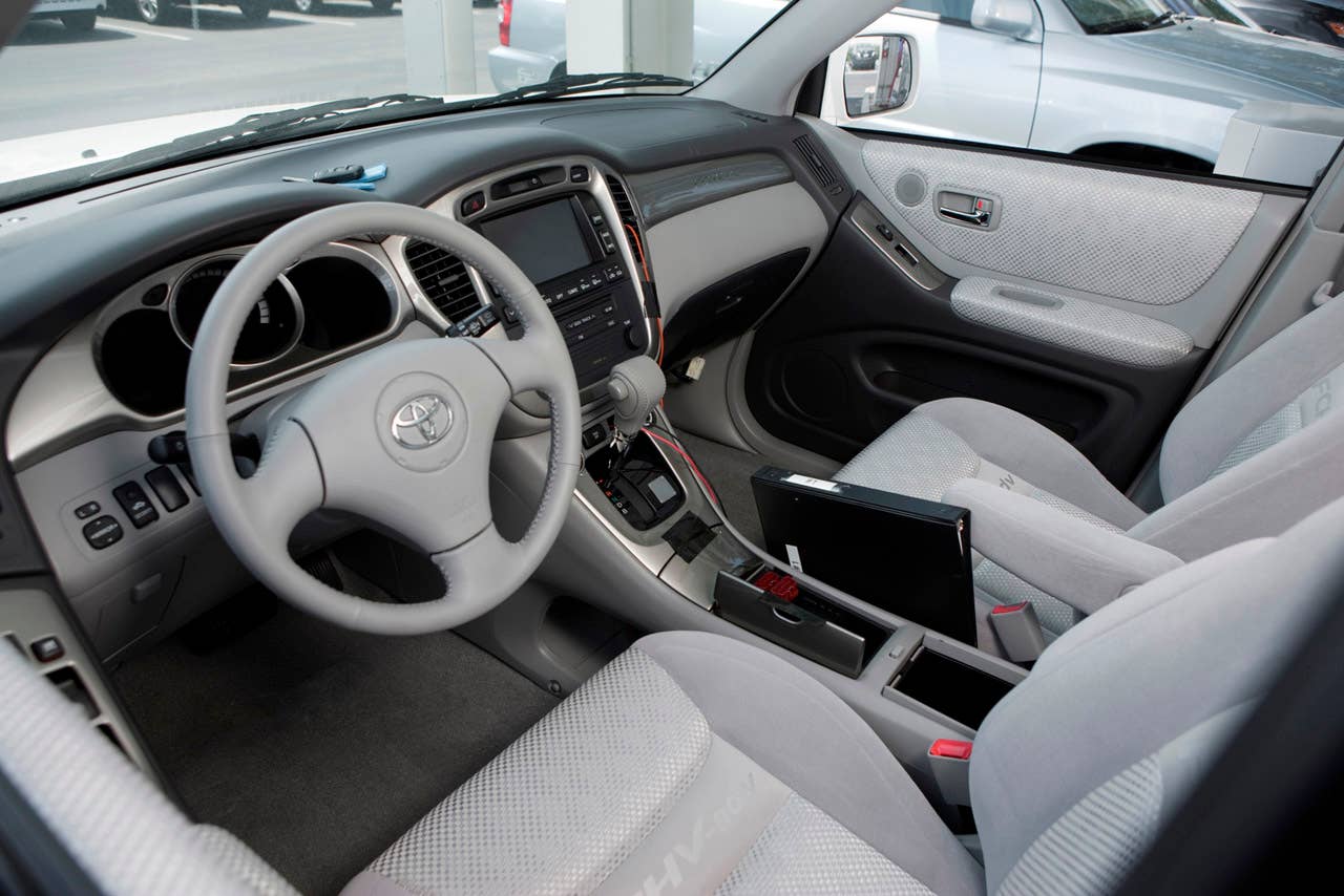 Toyota FCHV-adv-2010