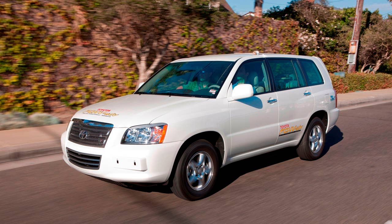 Toyota FCHV-adv-2010