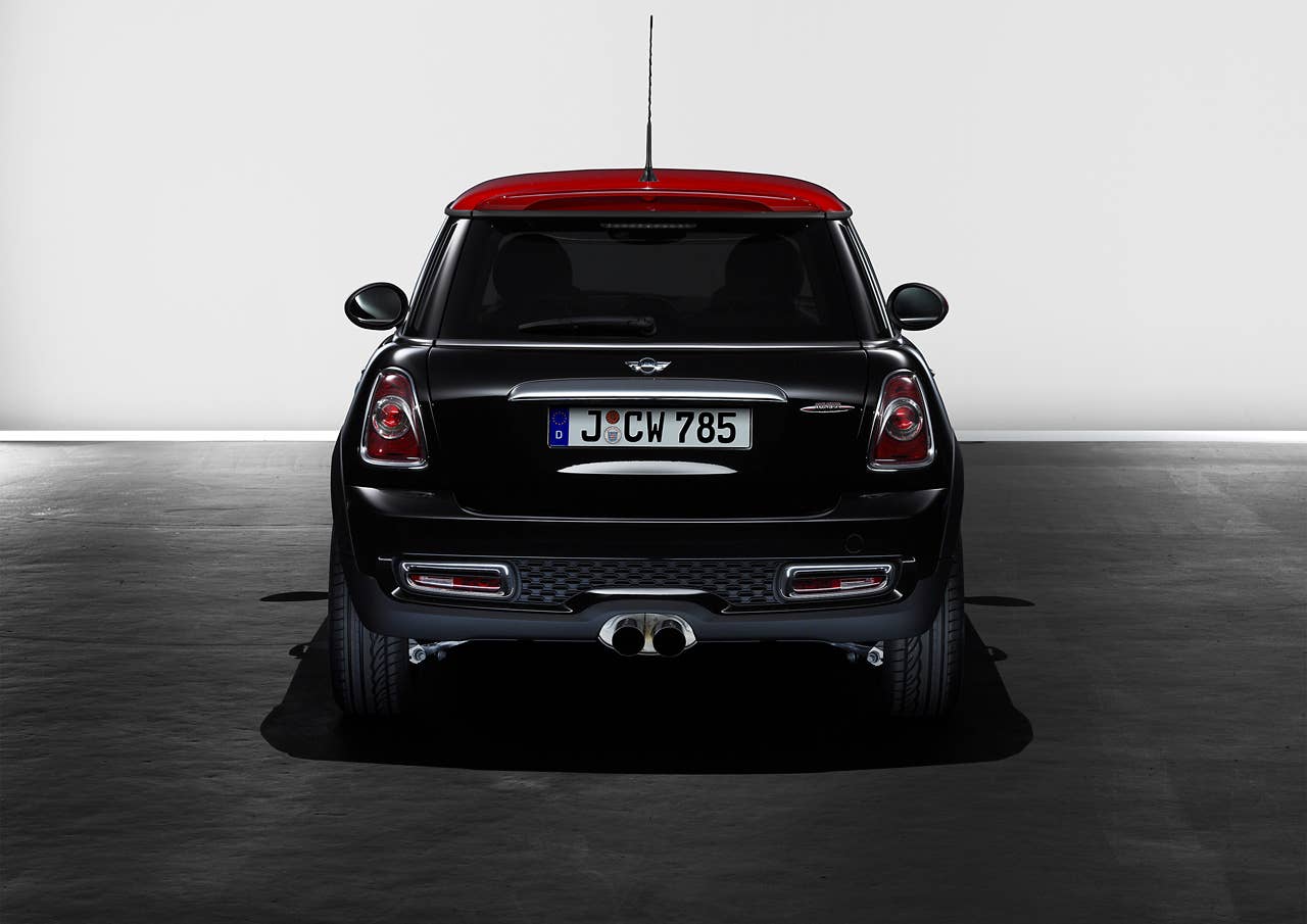 The new MINI John Cooper Works - Exterieur (06/2010)