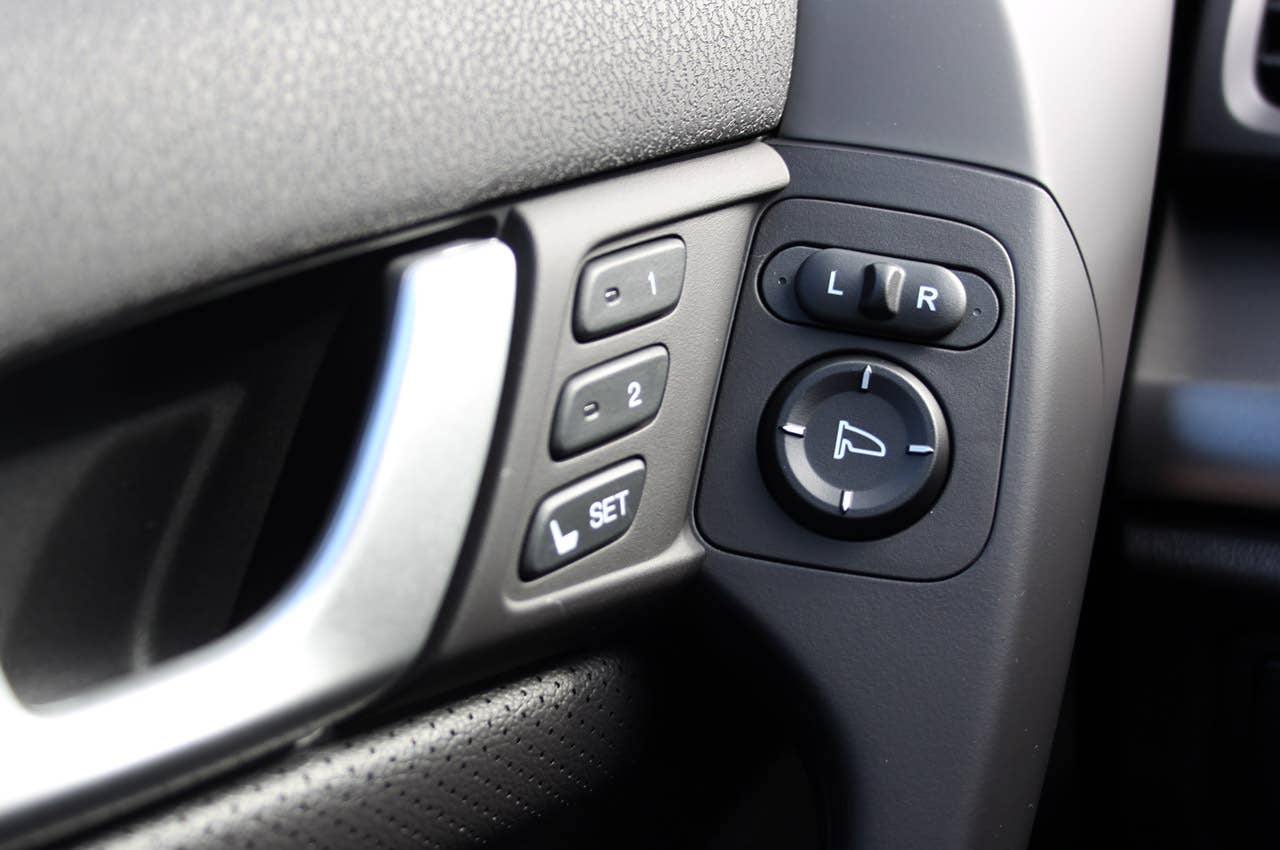 2011 Acura TSX Sport Wagon door controls