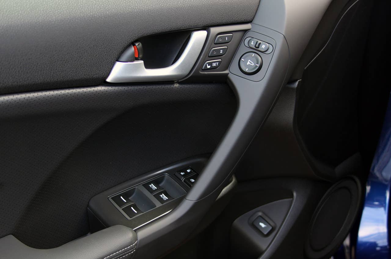 2011 Acura TSX Sport Wagon door panel