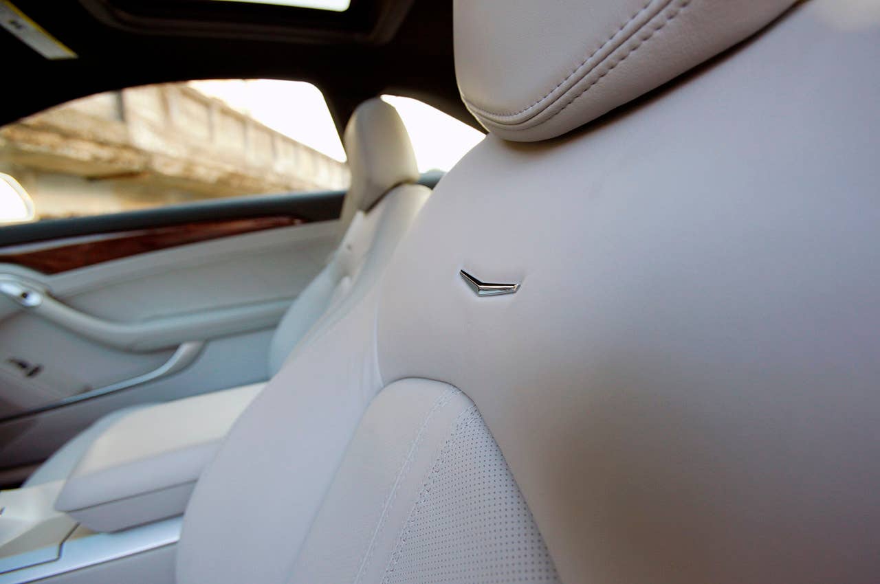 2011 Cadillac CTS Coupe front seats