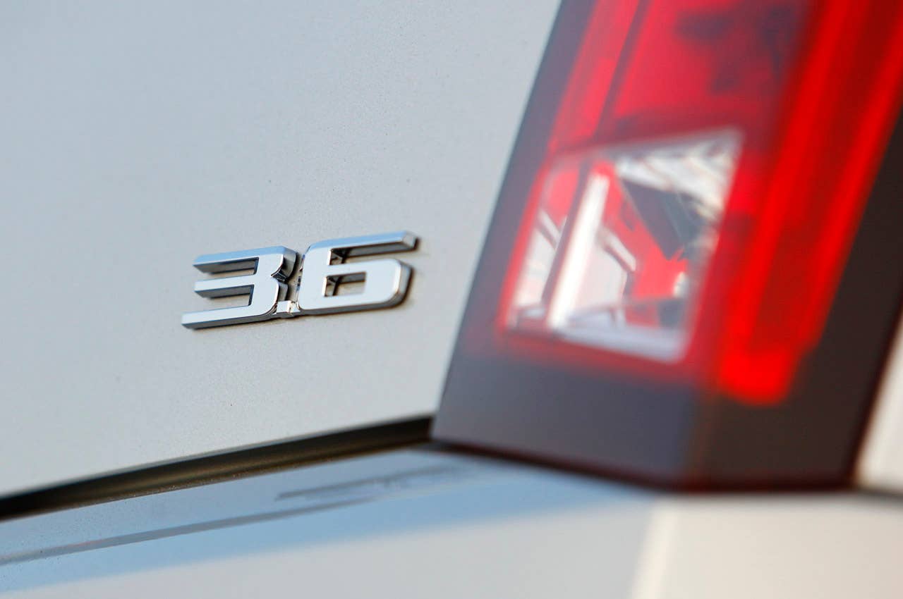 2011 Cadillac CTS Coupe emblem