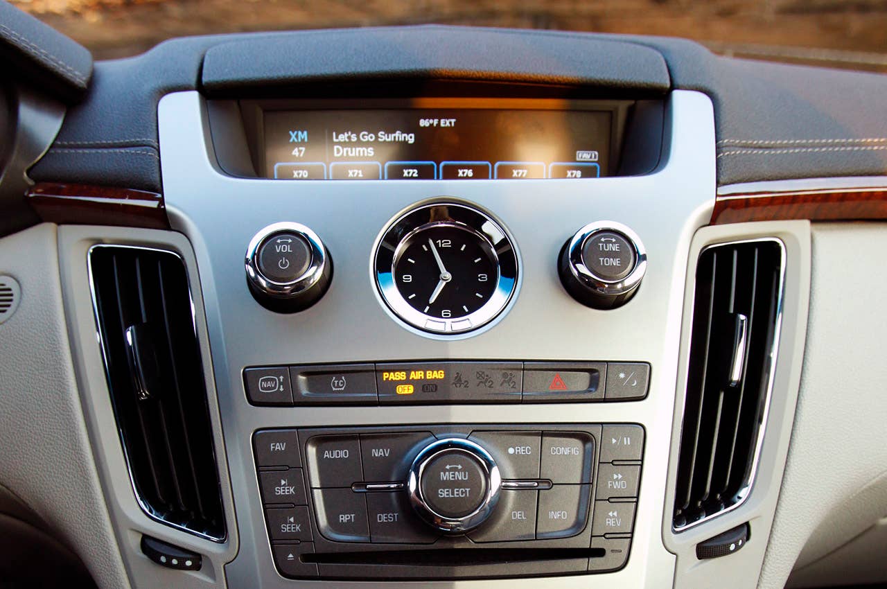 2011 Cadillac CTS Coupe instrument panel