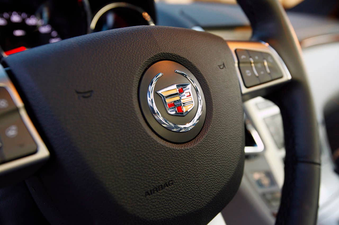 2011 Cadillac CTS Coupe steering wheel