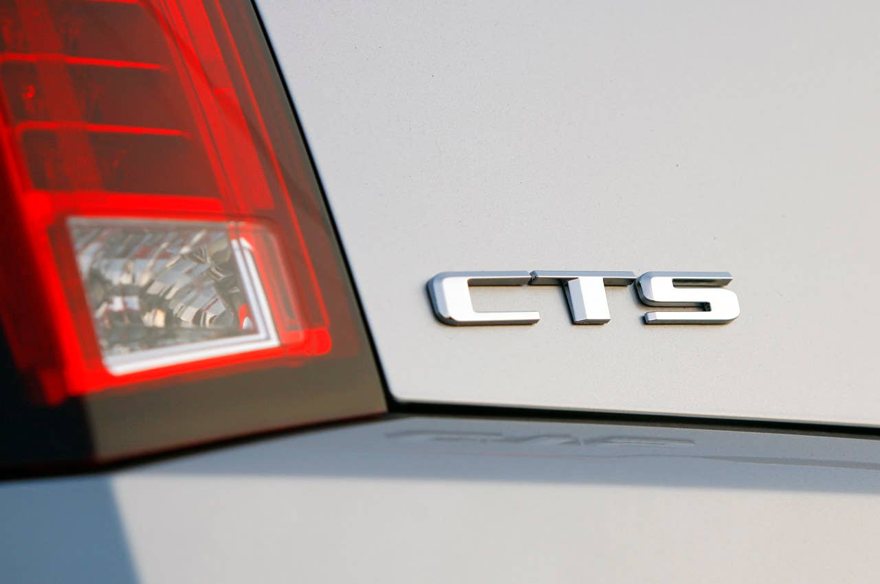 2011 Cadillac CTS Coupe emblem
