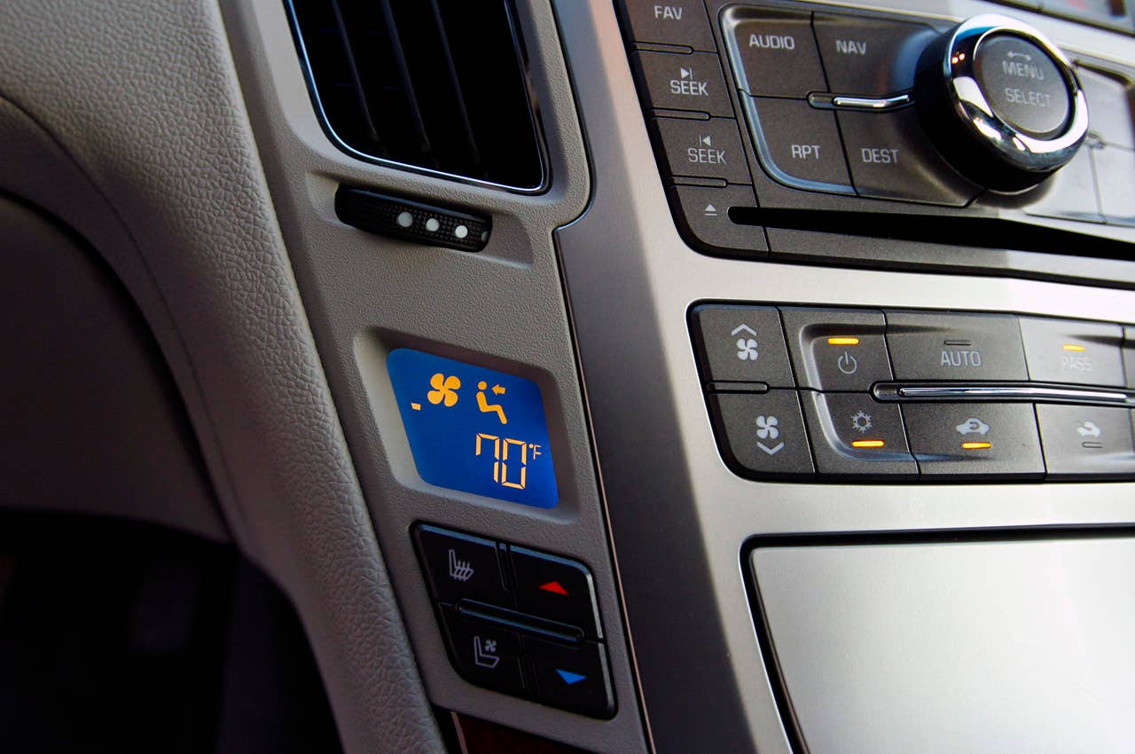 2011 Cadillac CTS Coupe climate controls