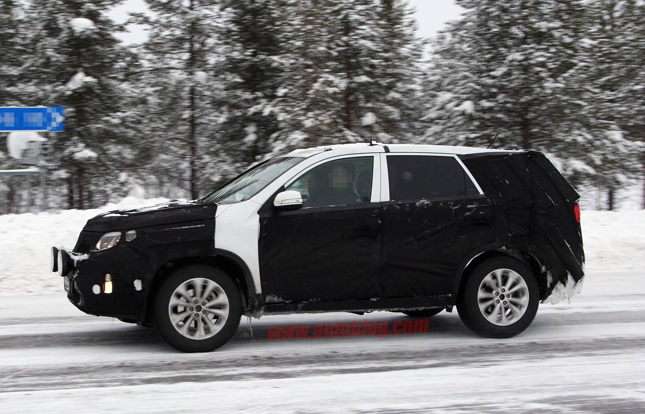 Kia Sorento facelift spy shots side