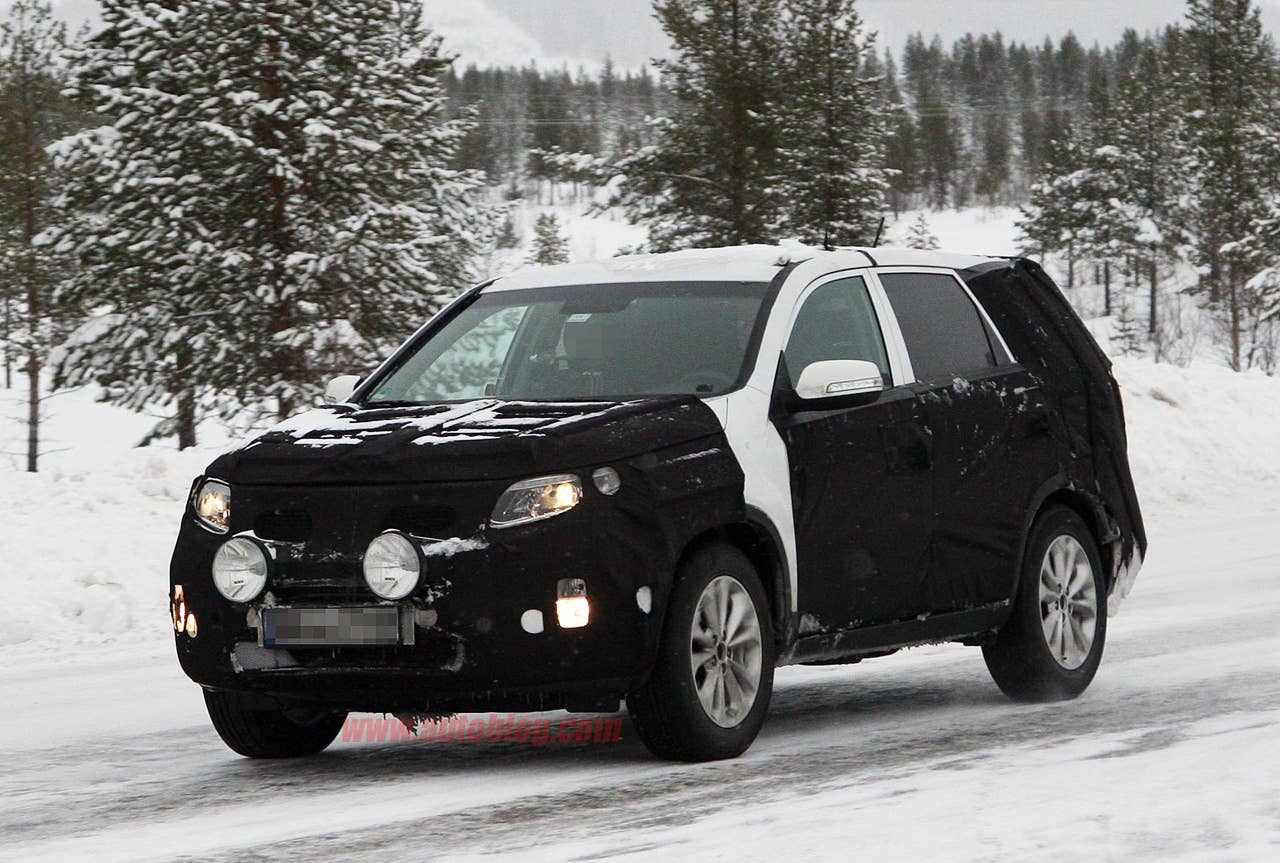 Kia Sorento facelift spy shots front 3/4