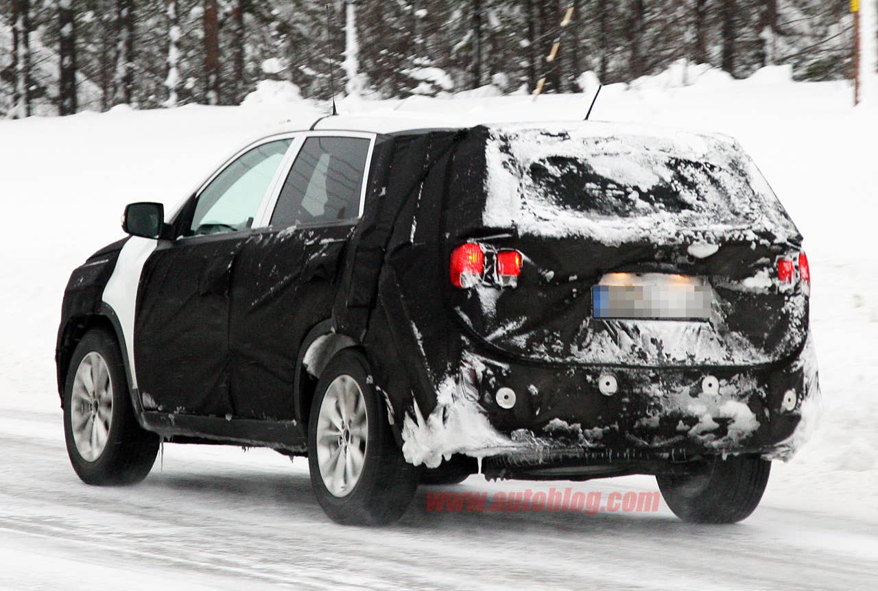 Kia Sorento facelift spy shots rear 3/4