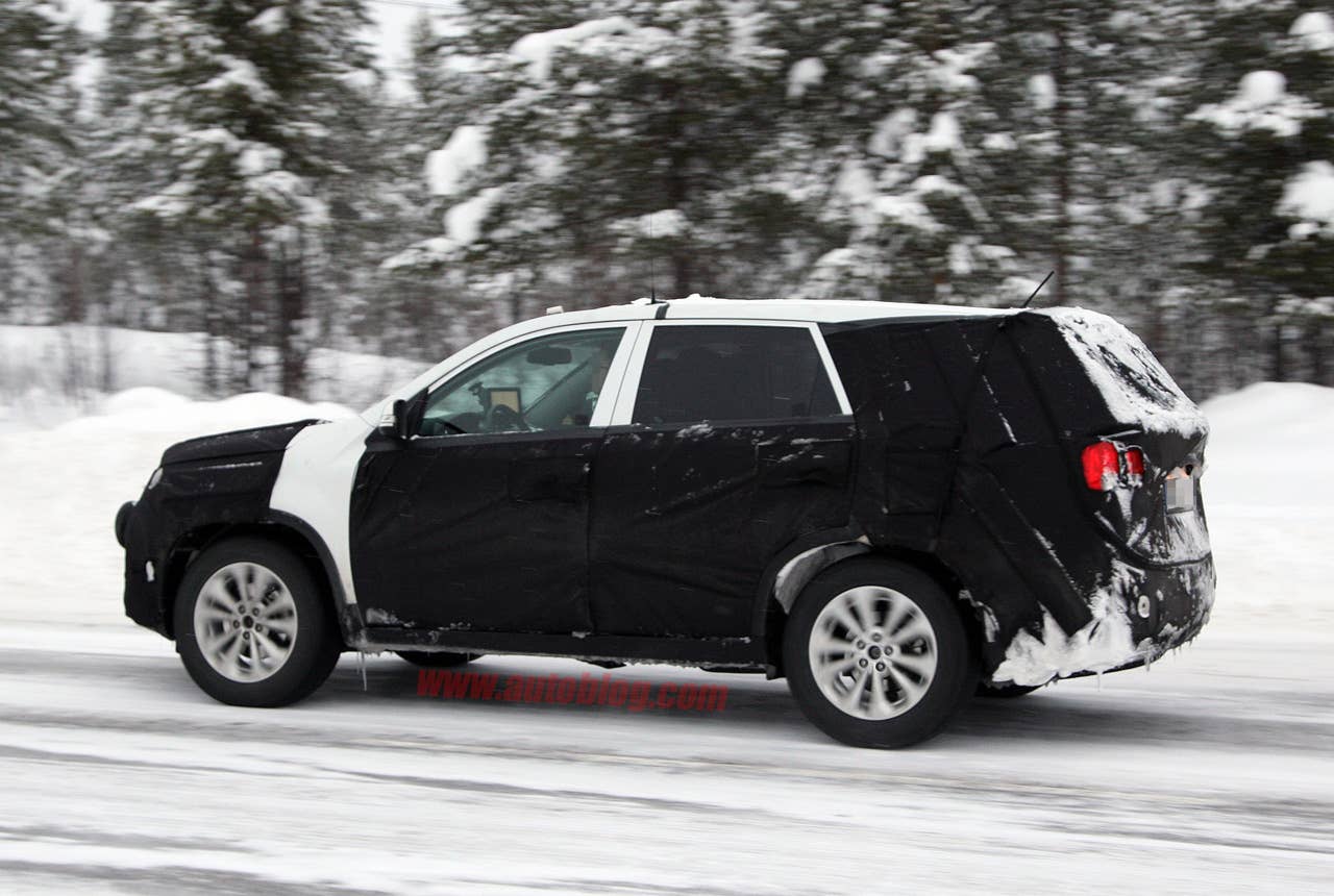 Kia Sorento facelift spy shots side