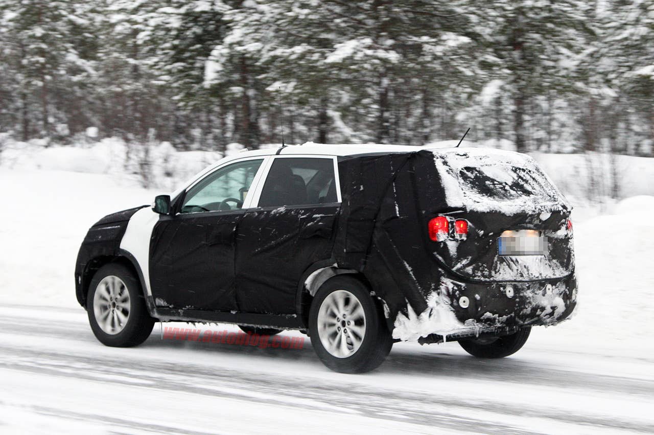 Kia Sorento facelift spy shots rear 3/4